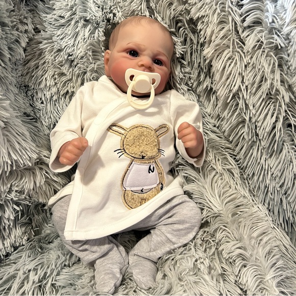 Reborn Baby Boy Cloth Body Full Silicone Vinyl Limbs & Accessories (NEW) - Picture 2 of 11